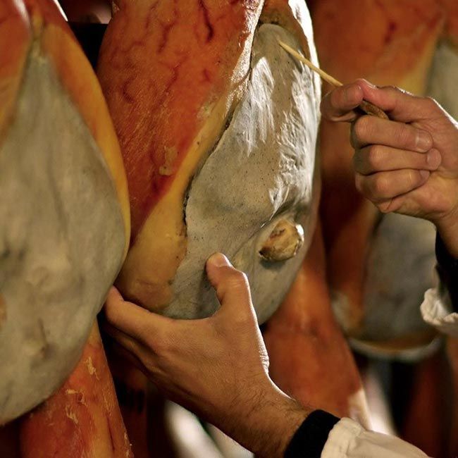 evoni "Prosciutto di San Daniele DOP" Rohschinken geschnitten 70g – Italienischer Genuss mit zartem Aroma – Entdecken Sie den luftgetrockneten Prosciutto di San Daniele DOP von Levoni! - Feinkost Delikatessen: Wurst und Fleisch Spezialitäten | Wurst-Fleisch.com