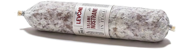Levoni Salami "Nostrano" - Die harmonische Verschmelzung edler Gewürze und bester Fleischqualität! 1,2 kg - Feinkost Delikatessen: Wurst und Fleisch Spezialitäten | Wurst-Fleisch.com