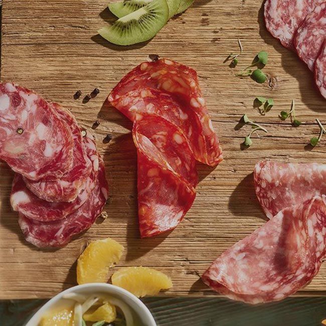 Levoni "Schiacciata piccante" scharfe Salami à 0,88kg – Feuriger Genuss aus Italien für Pasta, Pizza und mehr – Entdecken Sie die Spianata Calabrese! - Feinkost Delikatessen: Wurst und Fleisch Spezialitäten | Wurst-Fleisch.com
