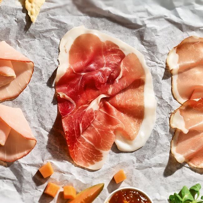 "Prosciutto di San Daniele DOP" ganzer Rohschinken à 7,20kg – Edle Delikatesse aus Italien: Der luftgetrocknete San Daniele Schinken – Levoni: Qualität aus dem Friaul - Feinkost Delikatessen: Wurst und Fleisch Spezialitäten | Wurst-Fleisch.com